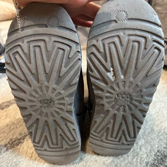 UGG boots triple bailey button, grey size 6, worn 2x - Picture 6 of 8